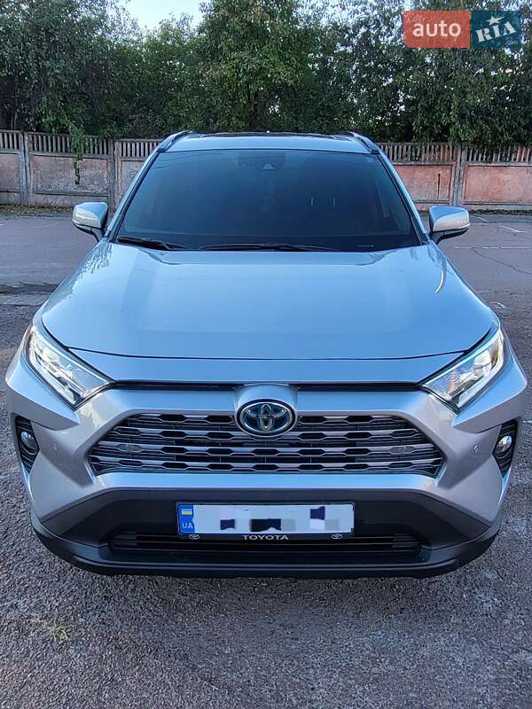 Внедорожник / Кроссовер Toyota RAV4 2021 в Чернигове