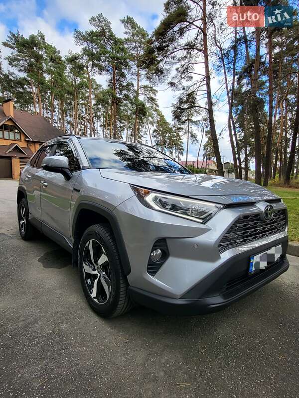 Внедорожник / Кроссовер Toyota RAV4 2021 в Чернигове