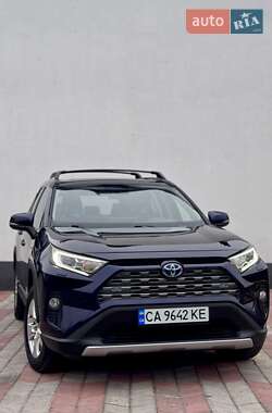 Позашляховик / Кросовер Toyota RAV4 2021 в Умані