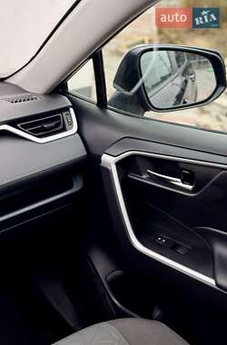 Внедорожник / Кроссовер Toyota RAV4 2021 в Умани