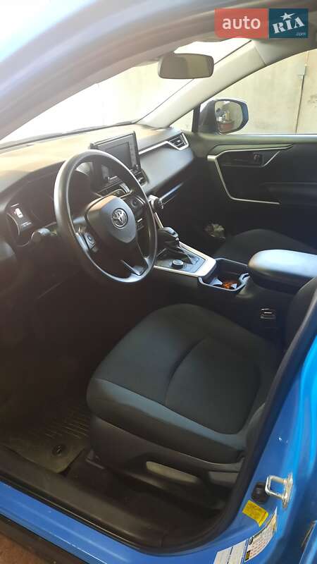 Внедорожник / Кроссовер Toyota RAV4 2021 в Черноморске