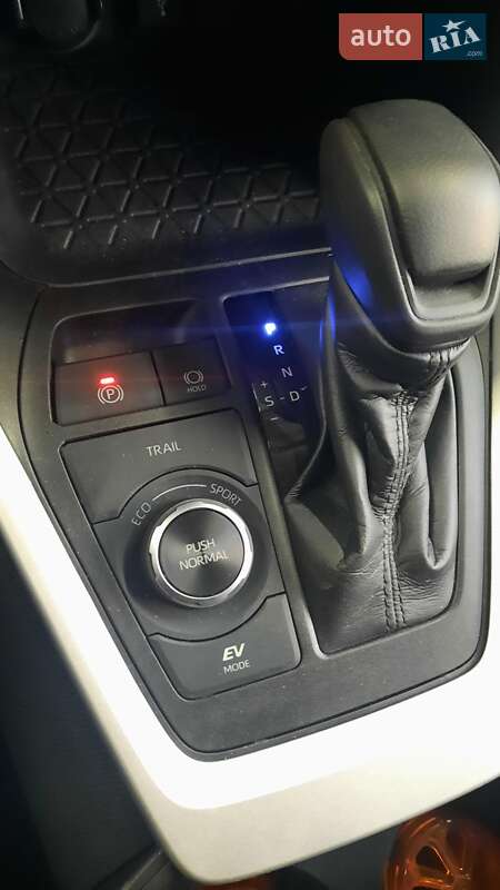 Внедорожник / Кроссовер Toyota RAV4 2021 в Черноморске