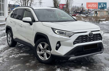 Внедорожник / Кроссовер Toyota RAV4 2019 в Киеве