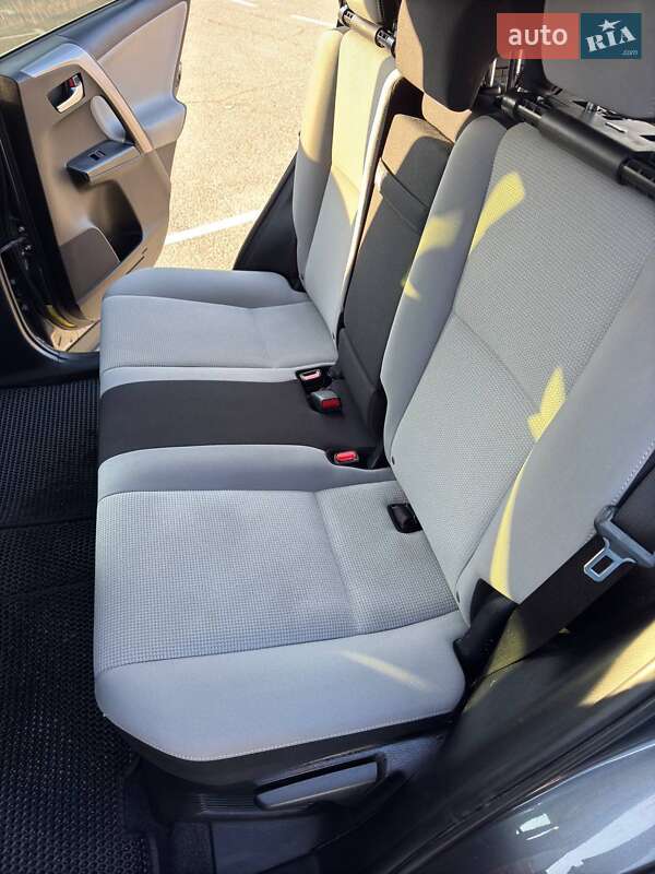 Позашляховик / Кросовер Toyota RAV4 2016 в Львові