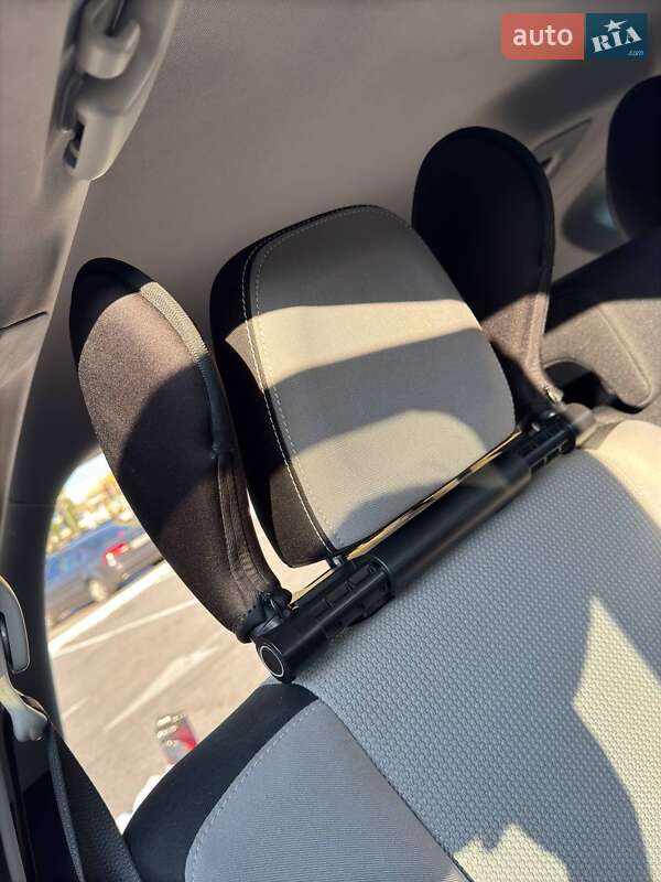 Позашляховик / Кросовер Toyota RAV4 2016 в Львові