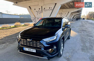 Внедорожник / Кроссовер Toyota RAV4 2021 в Киеве