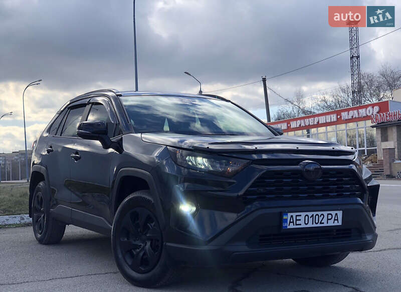 Позашляховик / Кросовер Toyota RAV4 2021 в Дніпрі