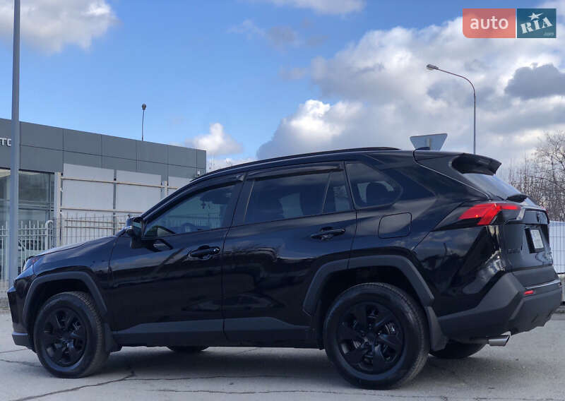 Позашляховик / Кросовер Toyota RAV4 2021 в Дніпрі