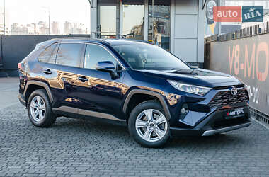 Внедорожник / Кроссовер Toyota RAV4 2019 в Киеве