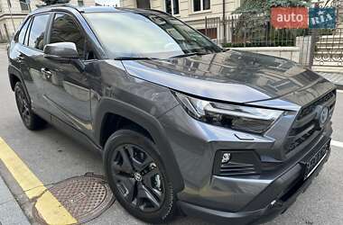 Внедорожник / Кроссовер Toyota RAV4 2024 в Киеве