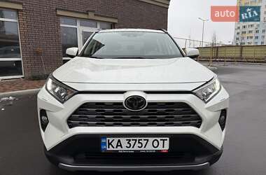 Внедорожник / Кроссовер Toyota RAV4 2020 в Киеве