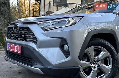 Внедорожник / Кроссовер Toyota RAV4 2018 в Дрогобыче