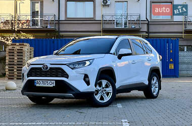 Позашляховик / Кросовер Toyota RAV4 2019 в Ужгороді