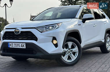 Позашляховик / Кросовер Toyota RAV4 2021 в Дніпрі