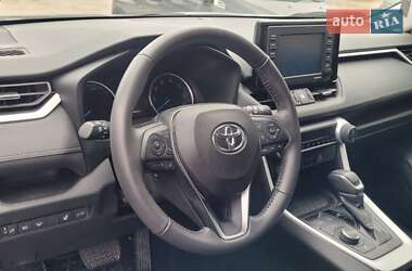 Внедорожник / Кроссовер Toyota RAV4 2021 в 