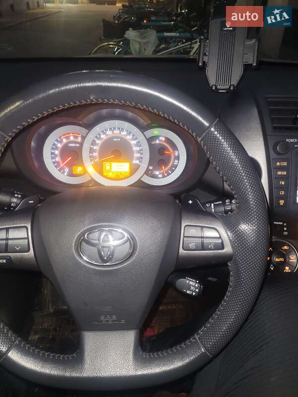 Позашляховик / Кросовер Toyota RAV4 2011 в Києві