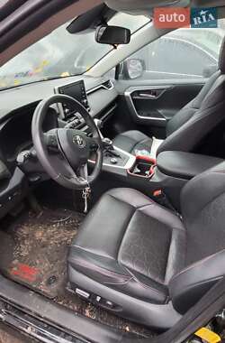 Внедорожник / Кроссовер Toyota RAV4 2021 в 
