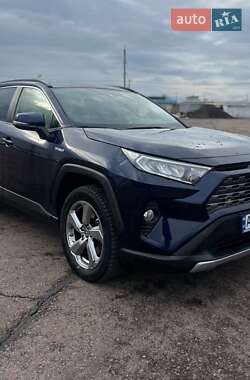 Позашляховик / Кросовер Toyota RAV4 2021 в Ужгороді