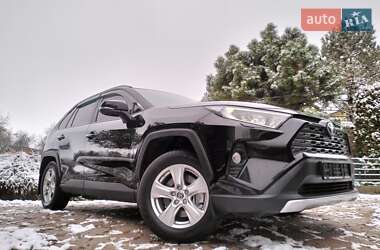 Позашляховик / Кросовер Toyota RAV4 2022 в Рівному