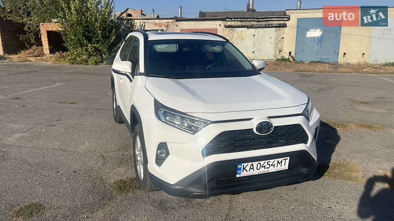 Позашляховик / Кросовер Toyota RAV4 2020 в Полтаві