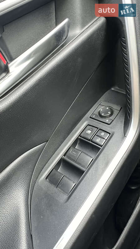 Позашляховик / Кросовер Toyota RAV4 2020 в Полтаві