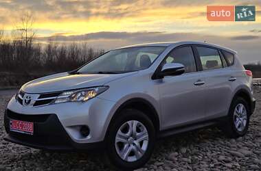 Внедорожник / Кроссовер Toyota RAV4 2015 в Калуше