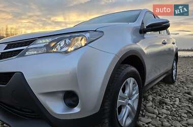 Внедорожник / Кроссовер Toyota RAV4 2015 в Калуше