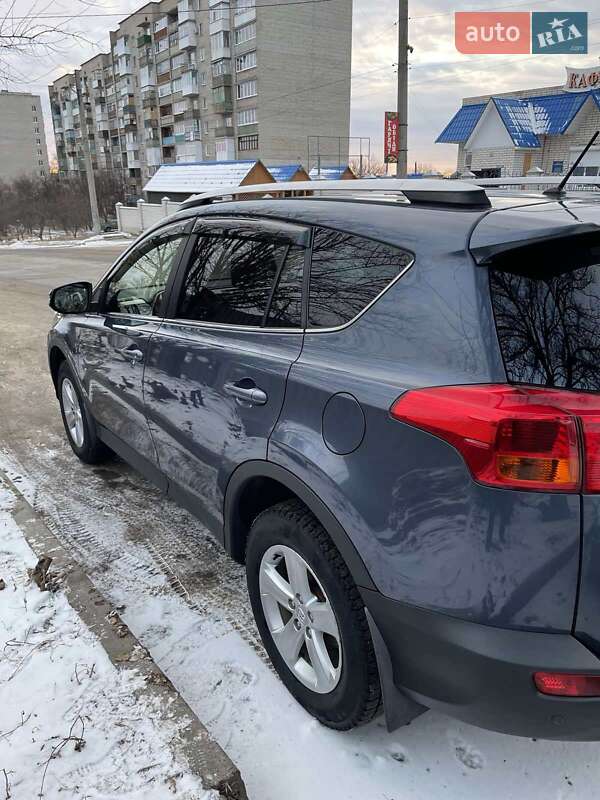 Внедорожник / Кроссовер Toyota RAV4 2013 в Изюме