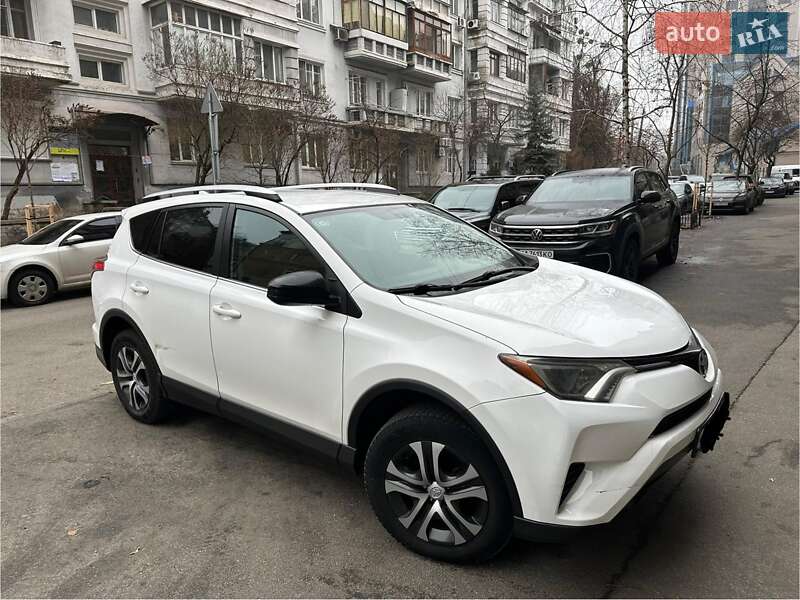 Внедорожник / Кроссовер Toyota RAV4 2016 в Киеве