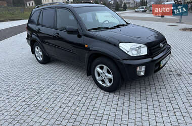 Позашляховик / Кросовер Toyota RAV4 2002 в Львові