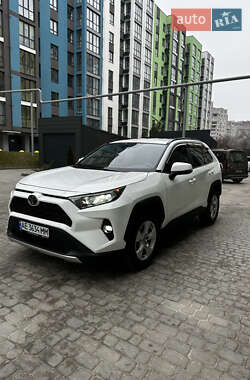 Позашляховик / Кросовер Toyota RAV4 2020 в Дніпрі