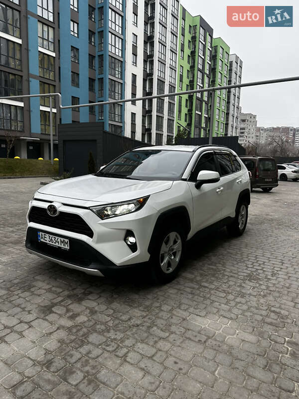 Позашляховик / Кросовер Toyota RAV4 2020 в Дніпрі