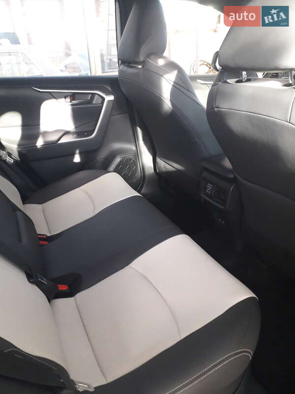 Внедорожник / Кроссовер Toyota RAV4 2021 в Одессе