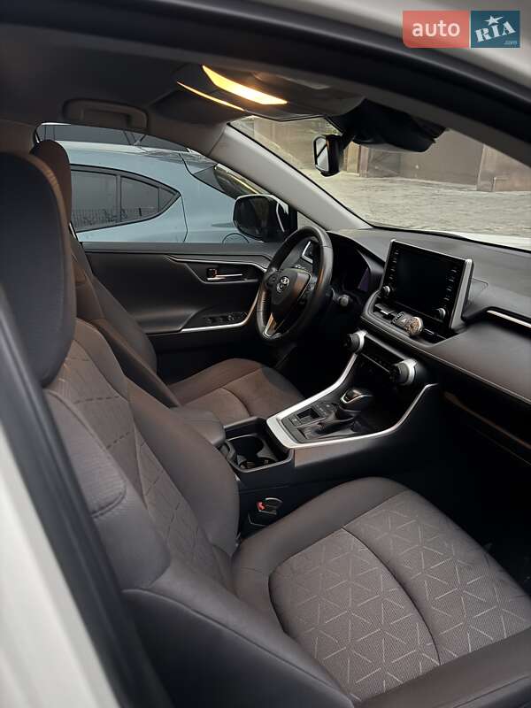 Внедорожник / Кроссовер Toyota RAV4 2021 в Житомире