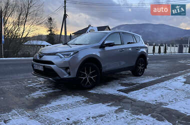 Внедорожник / Кроссовер Toyota RAV4 2017 в Сваляве