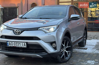 Внедорожник / Кроссовер Toyota RAV4 2017 в Сваляве