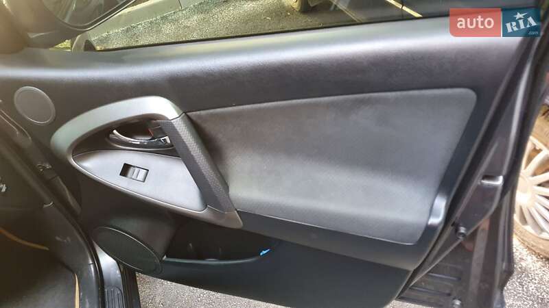 Внедорожник / Кроссовер Toyota RAV4 2012 в Киеве