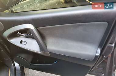 Внедорожник / Кроссовер Toyota RAV4 2012 в 