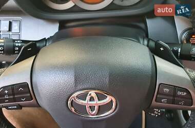 Внедорожник / Кроссовер Toyota RAV4 2012 в 