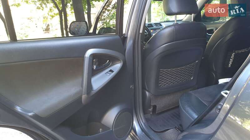 Внедорожник / Кроссовер Toyota RAV4 2012 в Киеве