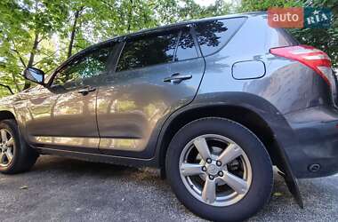 Внедорожник / Кроссовер Toyota RAV4 2012 в 