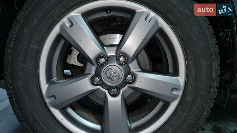 Внедорожник / Кроссовер Toyota RAV4 2012 в Киеве