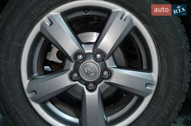 Внедорожник / Кроссовер Toyota RAV4 2012 в 