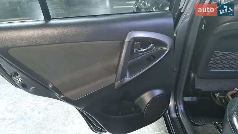 Внедорожник / Кроссовер Toyota RAV4 2012 в Киеве