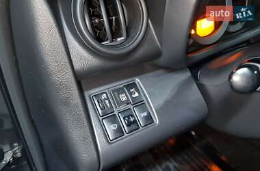 Внедорожник / Кроссовер Toyota RAV4 2012 в 