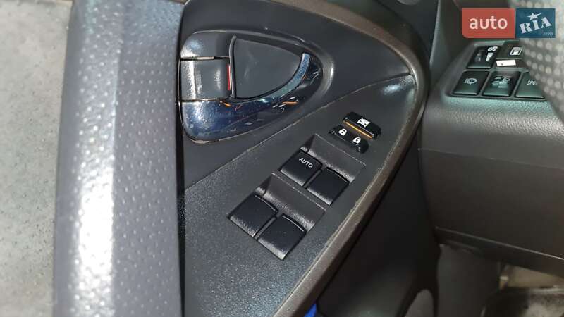 Внедорожник / Кроссовер Toyota RAV4 2012 в Киеве