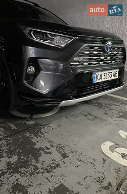 Внедорожник / Кроссовер Toyota RAV4 2020 в 