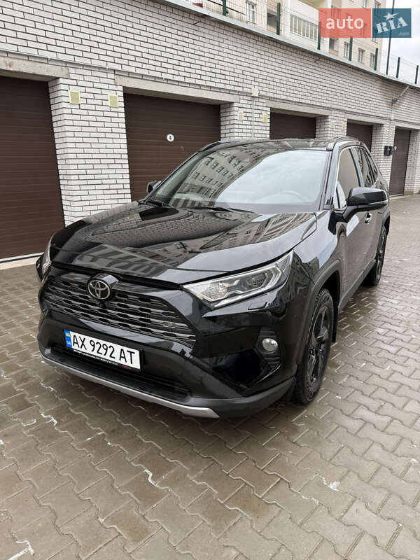 Позашляховик / Кросовер Toyota RAV4 2019 в Хмельницькому