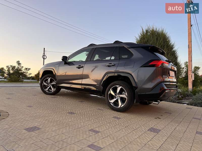 Позашляховик / Кросовер Toyota RAV4 2021 в Тернополі