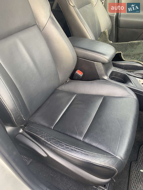 Позашляховик / Кросовер Toyota RAV4 2013 в Вишневому фото 3 Позашляховик / Кросовер Toyota RAV4 2013 в Вишневому